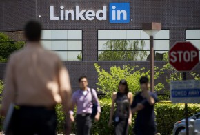 linkedin-customers-say-company-hacked-their-e-mail-address-books